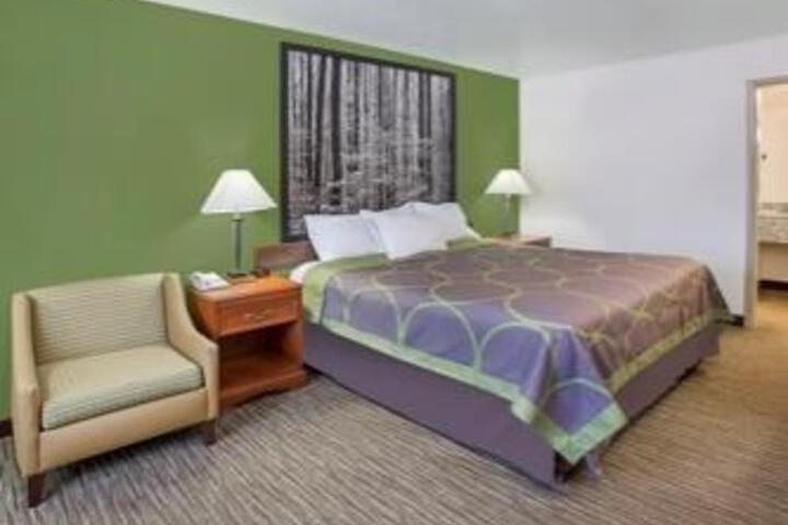 Super 8 by Wyndham Cave City