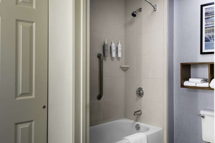 Room 27 of 48