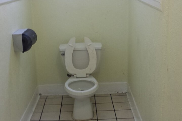 Room 25 of 38