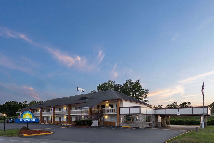 Days Inn by Wyndham Queensbury / Lake George