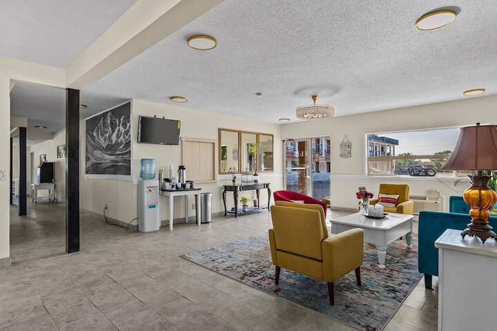 Red Arrow Inn & Suites a Travelodge by Wyndham