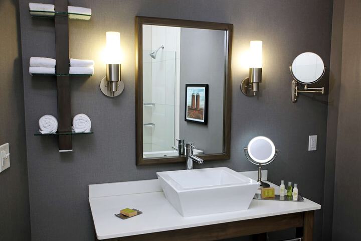 DoubleTree by Hilton West Fargo Sanford Medical Center Area