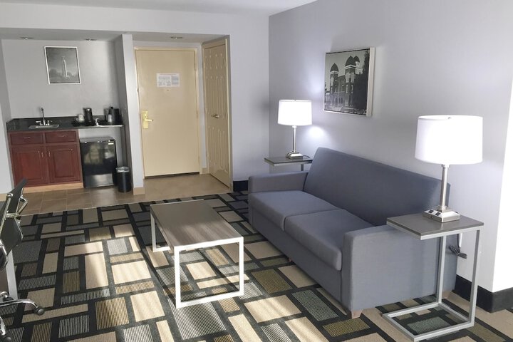 Best Western Plus Birmingham Inn & Suites