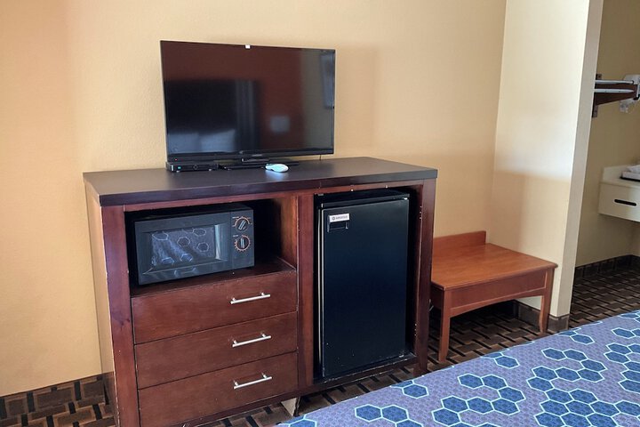 Executive Inn & Suites