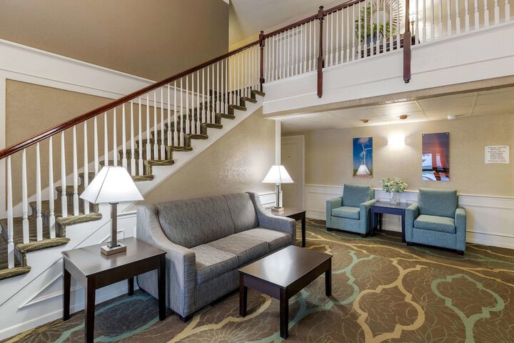 Quality Inn & Suites Des Moines - Merle Hay Road