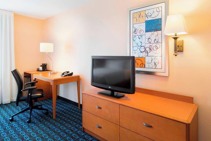Fairfield Inn & Suites by Marriott State College
