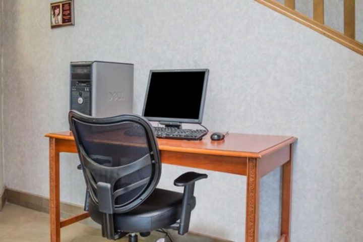 Business Center 29 of 34