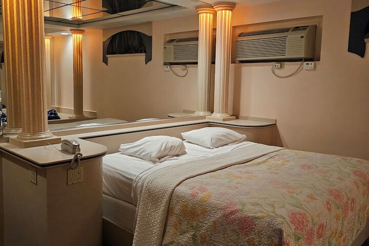 Room 3 of 12