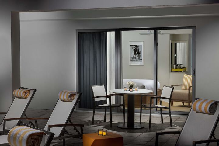 Room 27 of 118