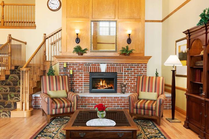 Country Inn & Suites by Radisson Sycamore, IL