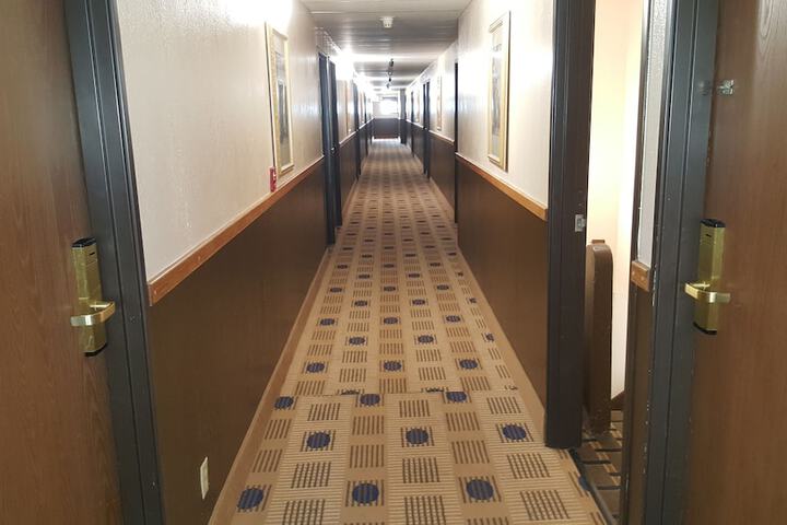 Ballroom/Hall 18 of 20