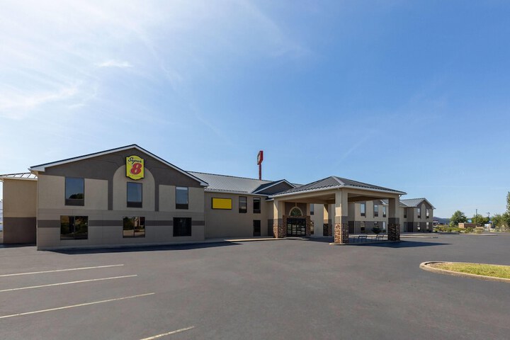 Super 8 by Wyndham Shepherdsville / Louisville South I65