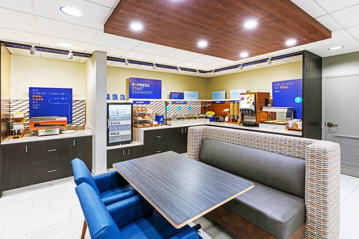Holiday Inn Express & Suites Sulphur (Lake Charles) by IHG