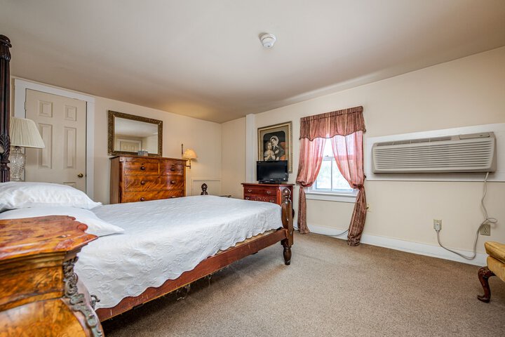 Room 47 of 132