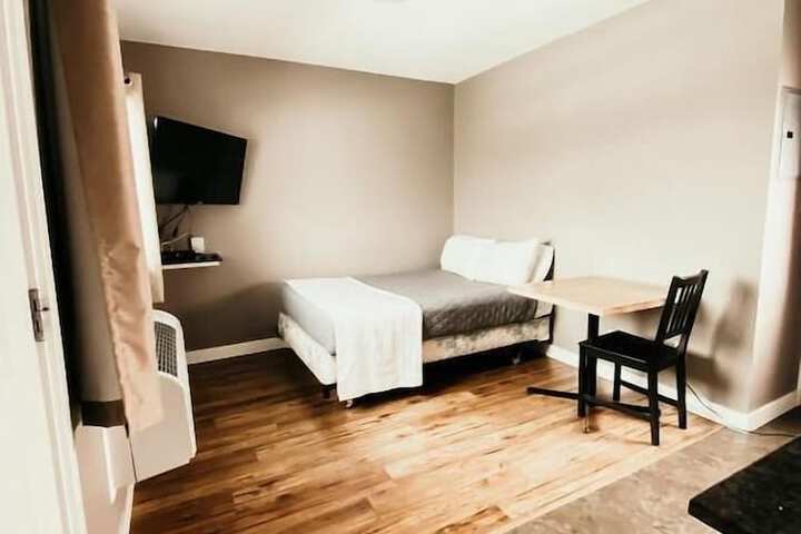 Room 10 of 26