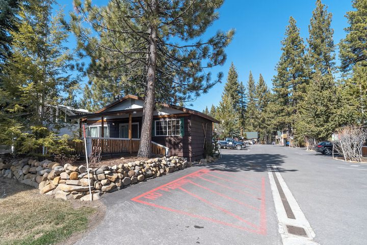 Red Wolf Lakeside Lodge