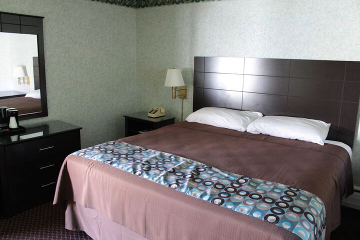 Room 4 of 14