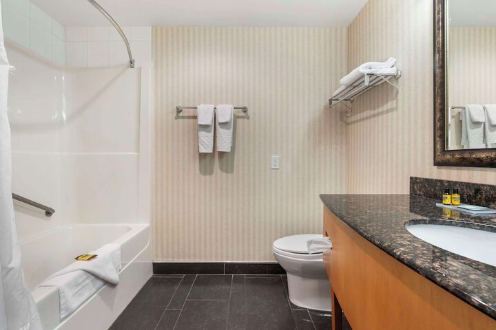 Best Western Plus Kelowna Hotel & Suites