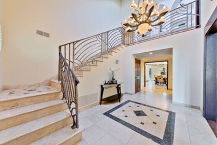 5BDRM Villa Via Mil Cumbres