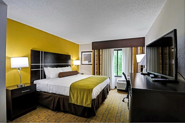 Room 8 of 18