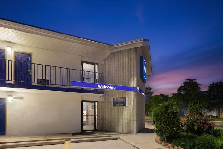 Travelodge by Wyndham Madison Heights MI