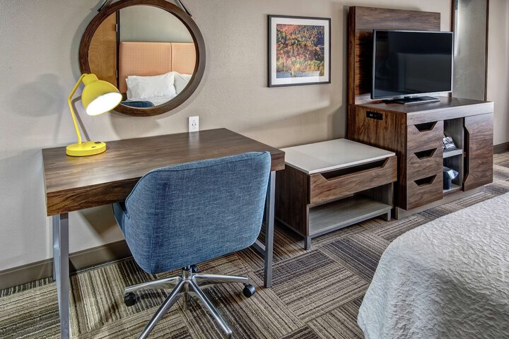 Room 6 of 33