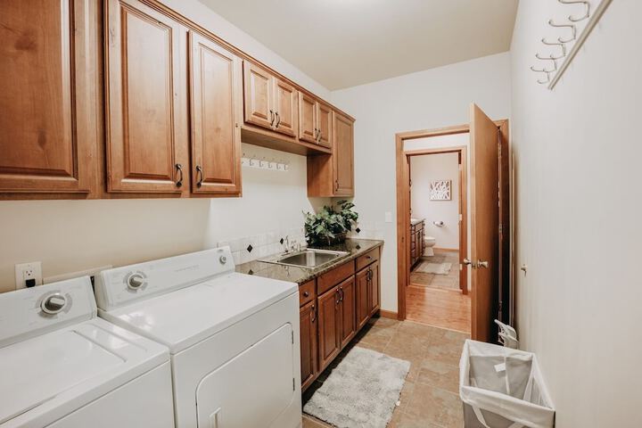 20gs - Wifi - F / p - W/d - Sleeps 6 3 Bedroom Home by RedAwning