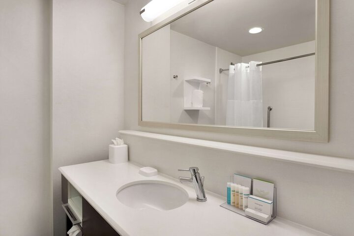 Room 32 of 47