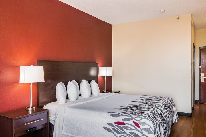 Room 14 of 33