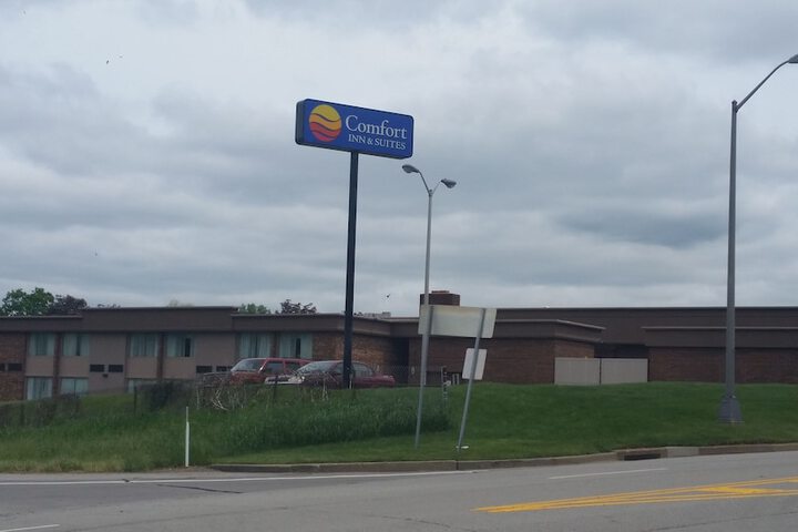 Comfort Inn & Suites Pittsburgh Fox Chapel
