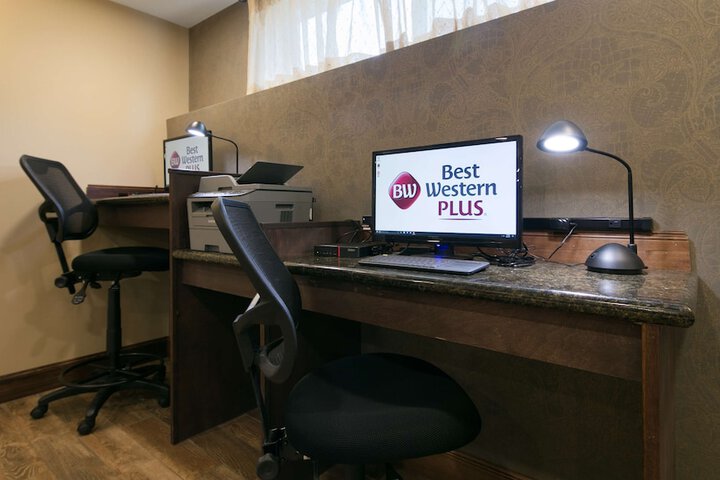 Business Center 75 of 76