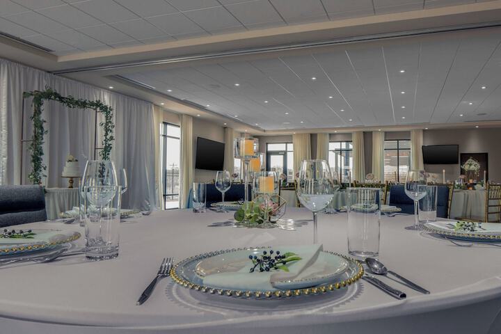 Ballroom/Hall 30 of 34