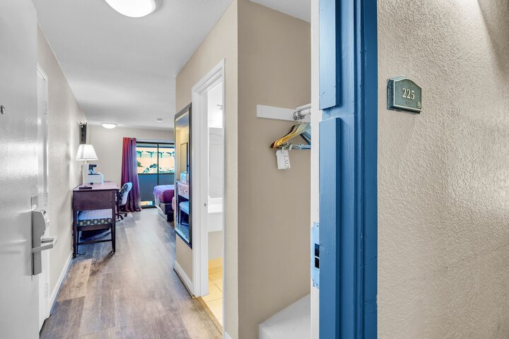 Room 14 of 32