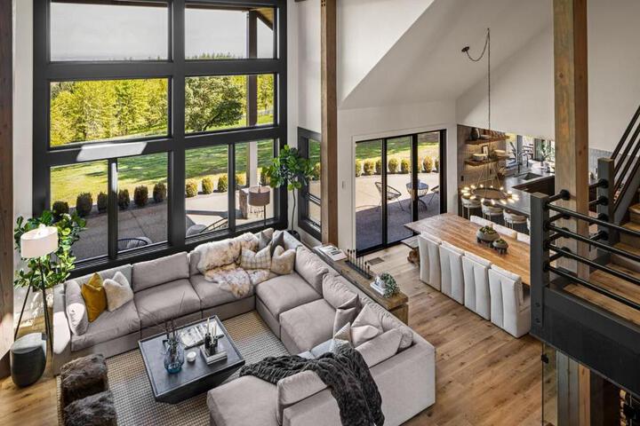 Escape to Wine Country Luxurious Getaway Awaits