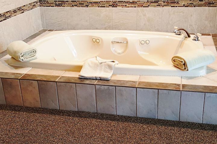 Hot Tub 252 of 258