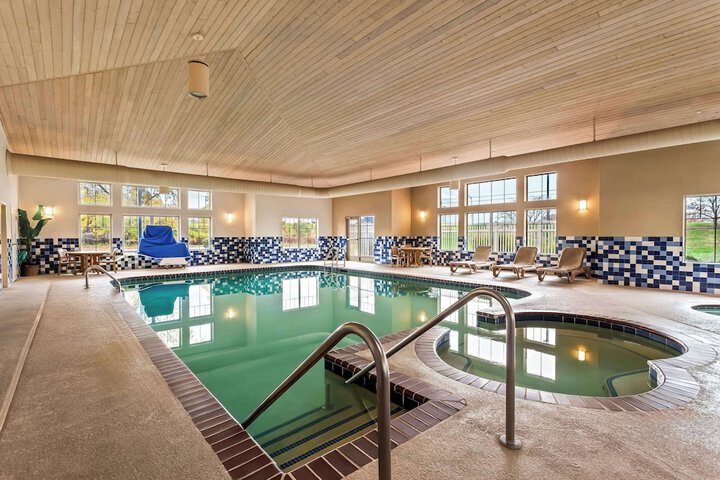 Country Inn & Suites by Radisson Portage, IN