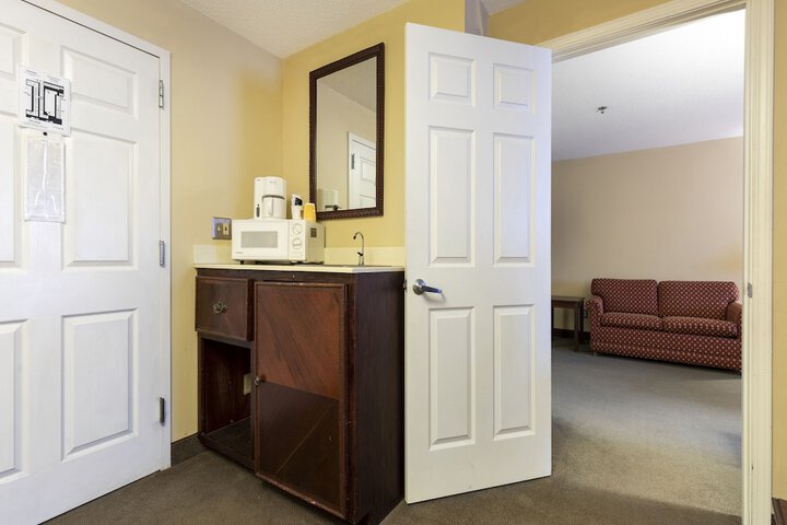 Room 28 of 84
