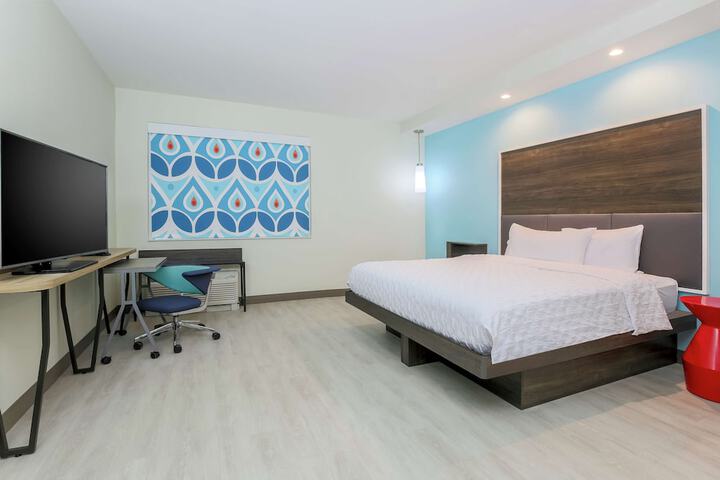 Room 13 of 33