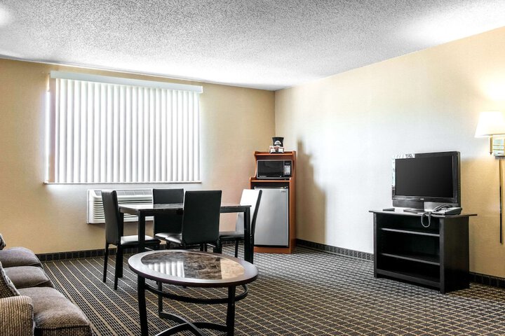 Room 13 of 35
