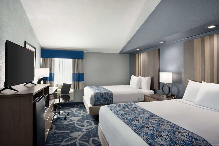 Room 7 of 16