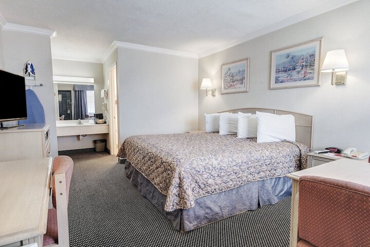Room 20 of 28