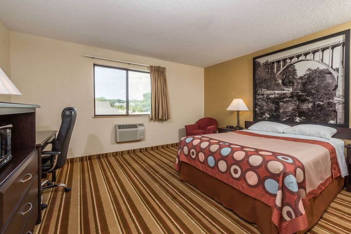 Room 4 of 15
