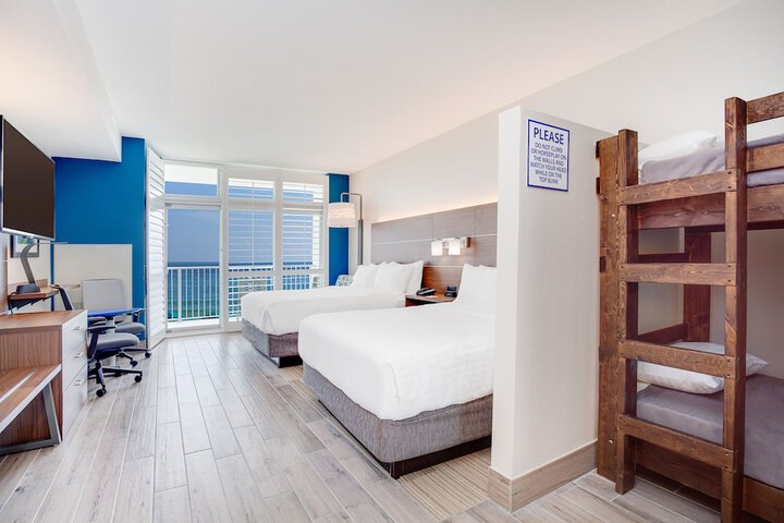 Holiday Inn Express & Suites Panama City Beach - Beachfront by IHG