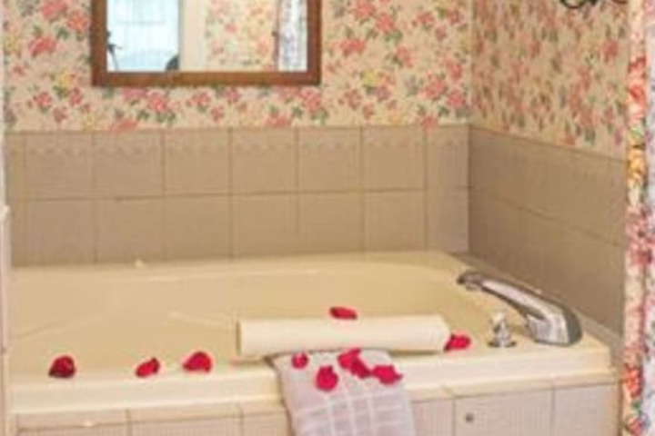 Hot Tub 86 of 100