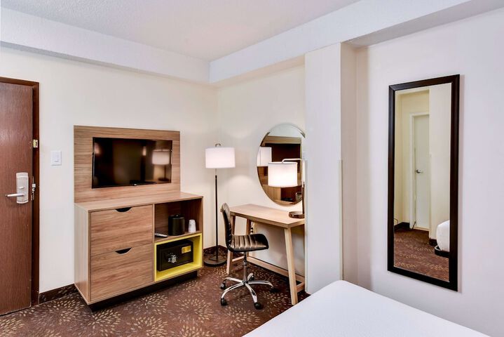 Room 6 of 35