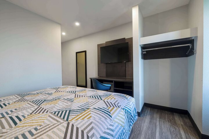 Room 33 of 37