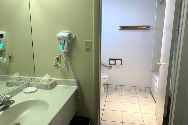 Room 16 of 44