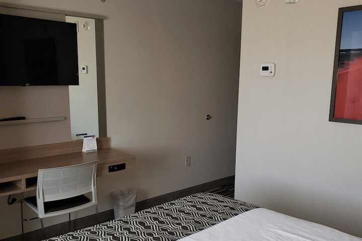 Room 53 of 69