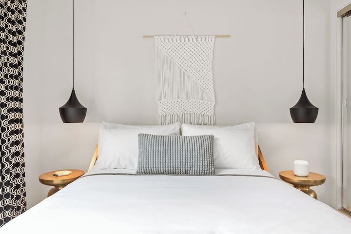 Room 15 of 28