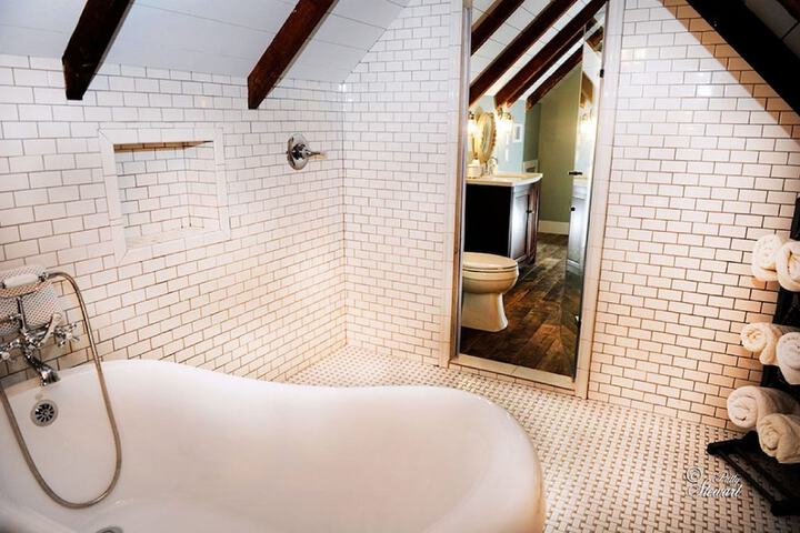 Clermont Bluffs B & B